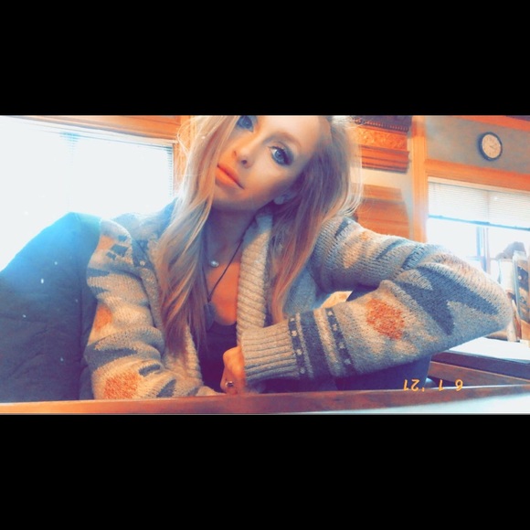 Meet your Posher, Stacy - Picture 2 of 4